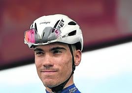 Juan Ayuso, en el podio de la Itzulia