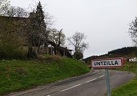 El alto de Untzilla, con la iglesia de San Pedro a la izquierda.