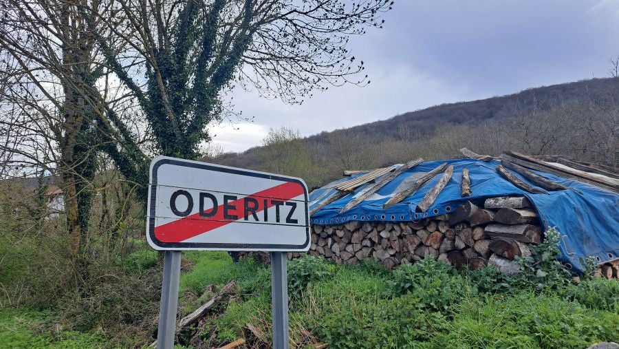 El monumento megalítico sobre la cima de Larrazpil