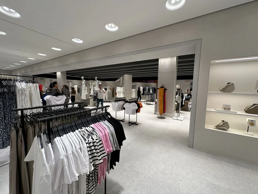 Zara inaugura su nueva tienda en Garbera