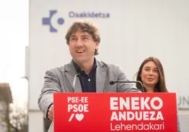 El candidato del PSE a lehendakari, Eneko Andueza, este viernes en Vitoria.