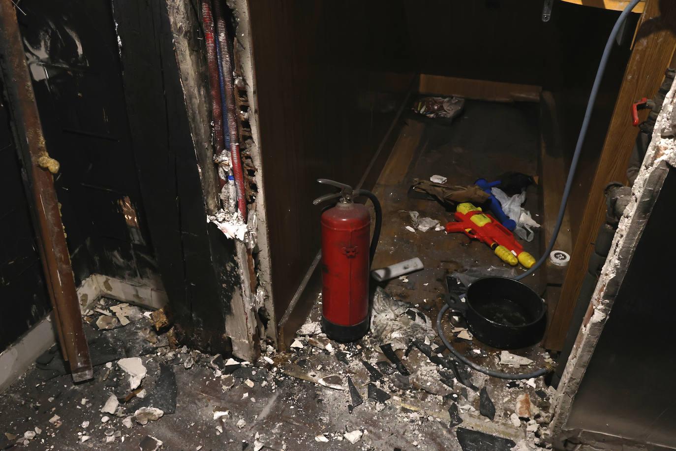 Así ha quedado la vivienda de Begoña Santos en Errenteria tras el incendio