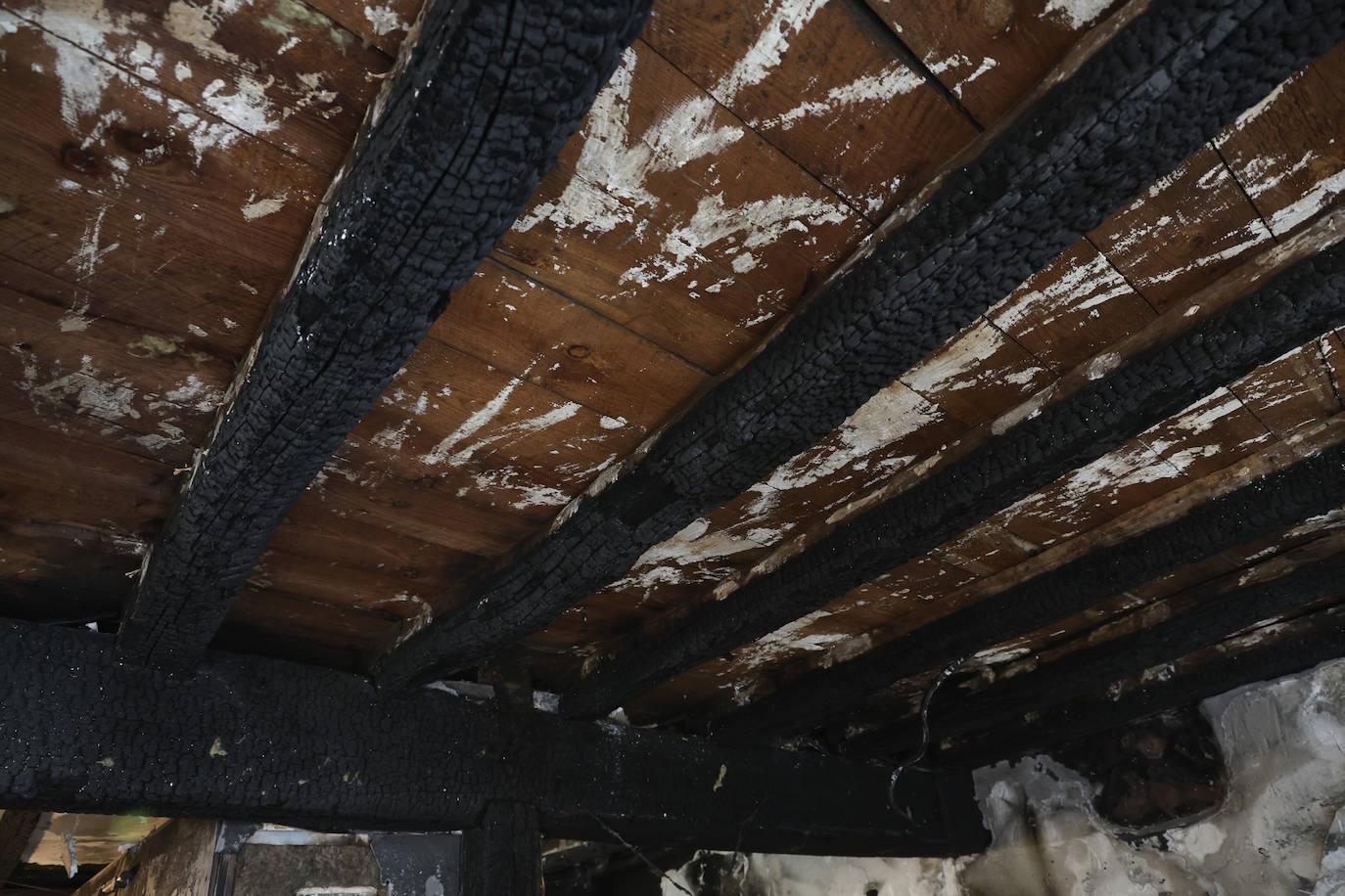 Así ha quedado la vivienda de Begoña Santos en Errenteria tras el incendio