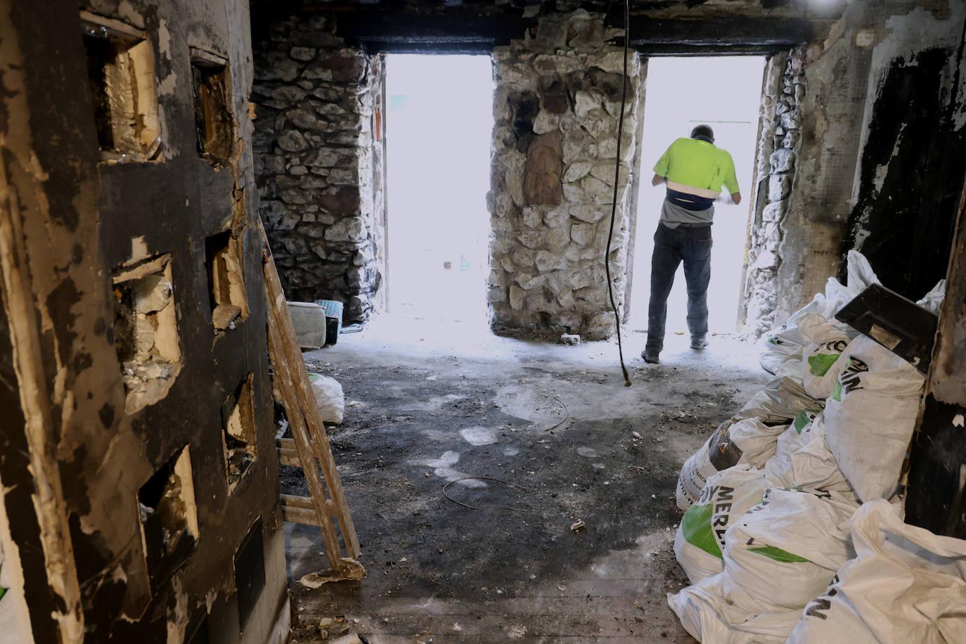 Así ha quedado la vivienda de Begoña Santos en Errenteria tras el incendio