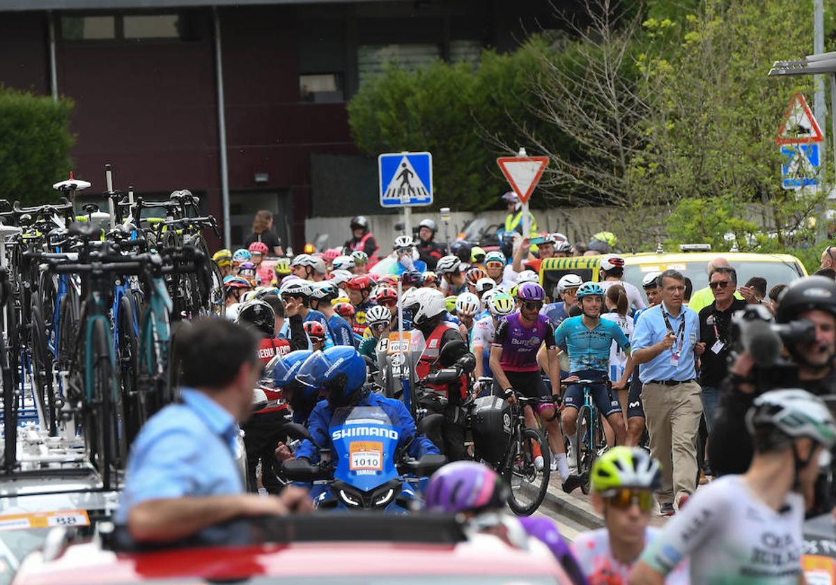 La carrera, neutralizada el jueves tras la brutal caída bajando Krutzeta.