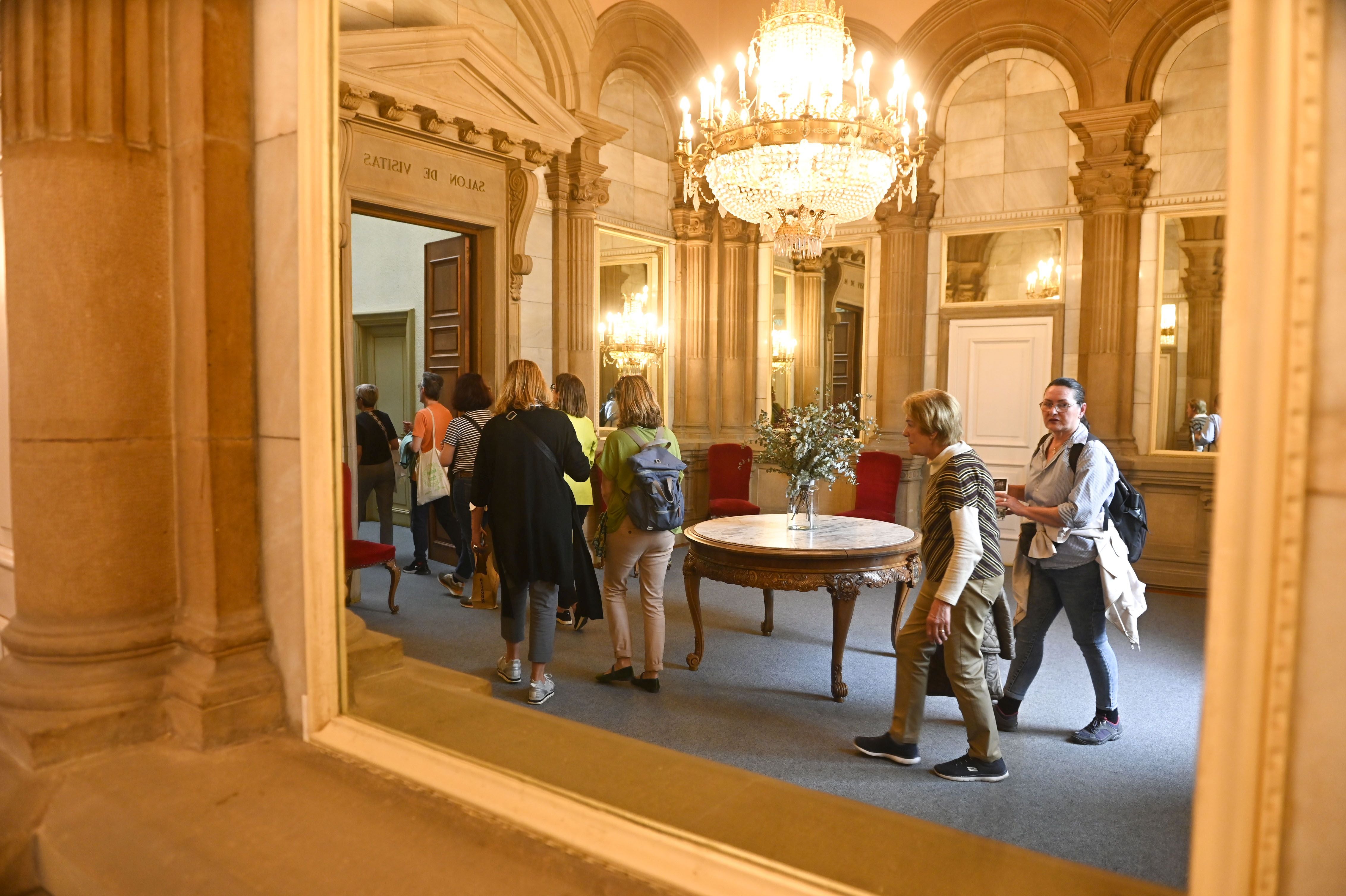 Las visitas guiadas por el Ayuntamiento, en imágenes