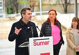 Andeka Larrea, candidato de Sumar por Gipuzkoa, este lunes en Santurtzi.