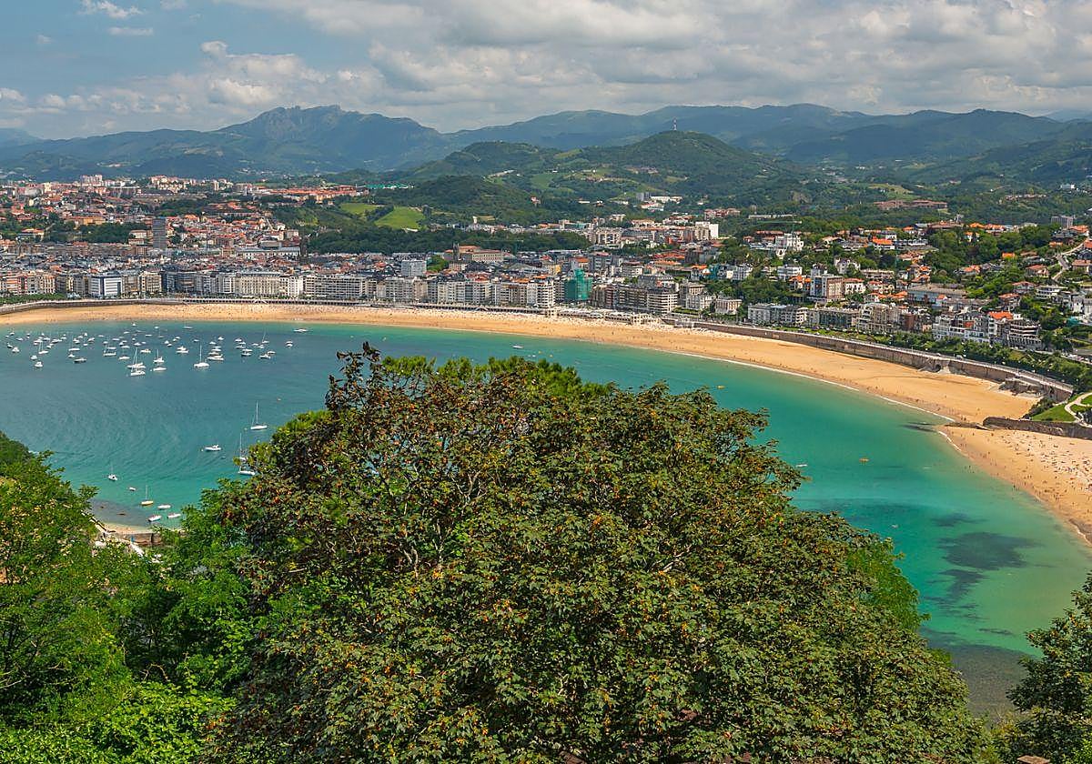 Vista de la playa de La Concha desde el monte Igeldo.