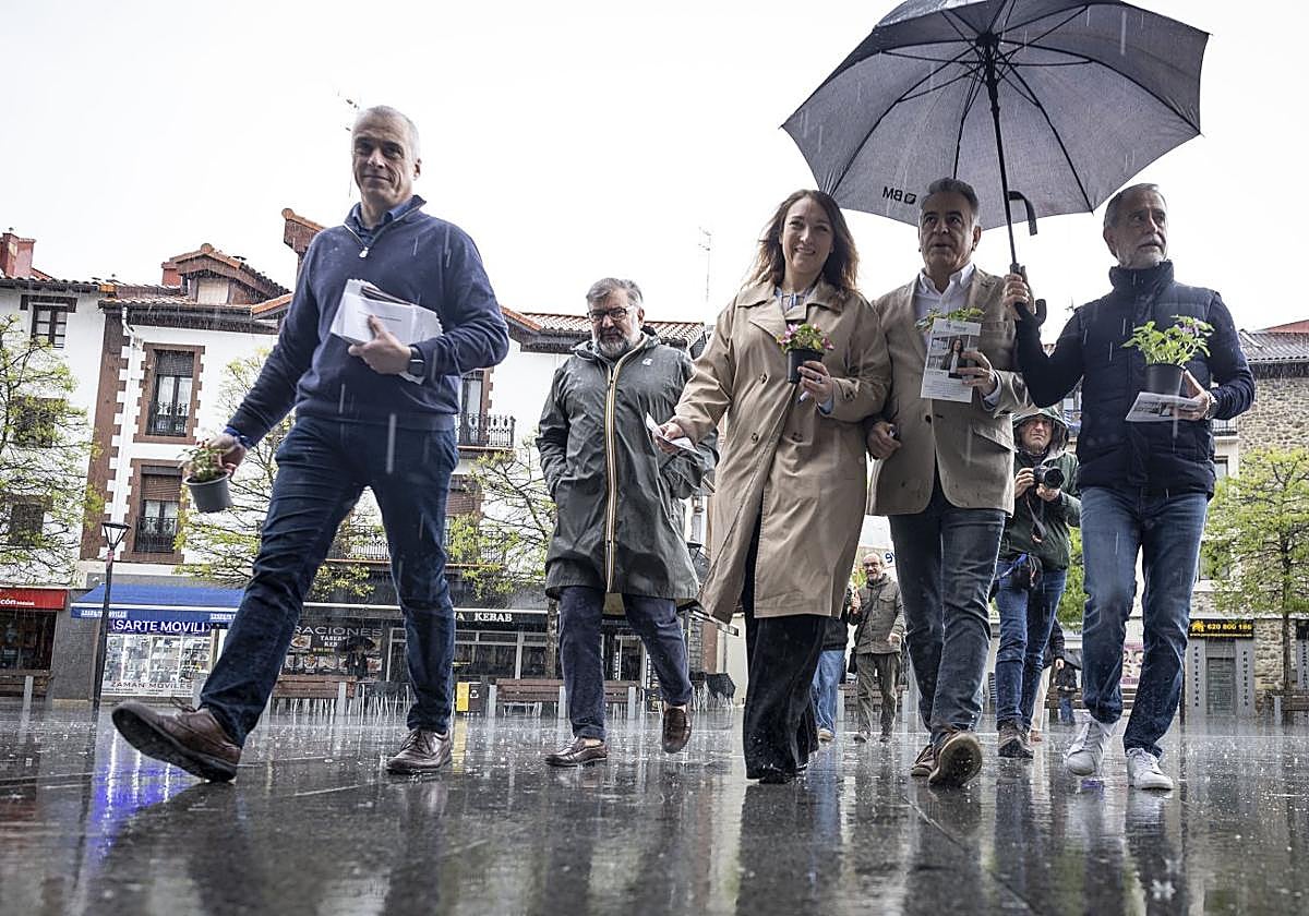 Javier de Andrés y Muriel Larrea, en el acto de este martes en Lasarte-Oria.