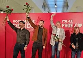Isaac Palencia, Denis Itxaso y Susana Corcuera, en el acto central de la jornada en Errenteria.
