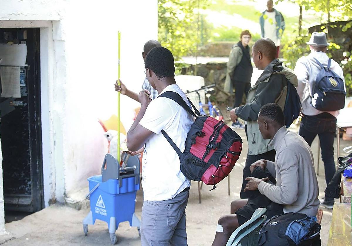 La mayoría de 'menas' tutelados por la Diputación son chicos.