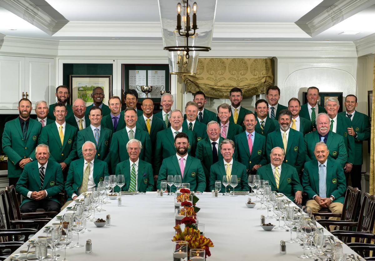 Foto de familia de los chaquetas verdes antes de la cena de este martes