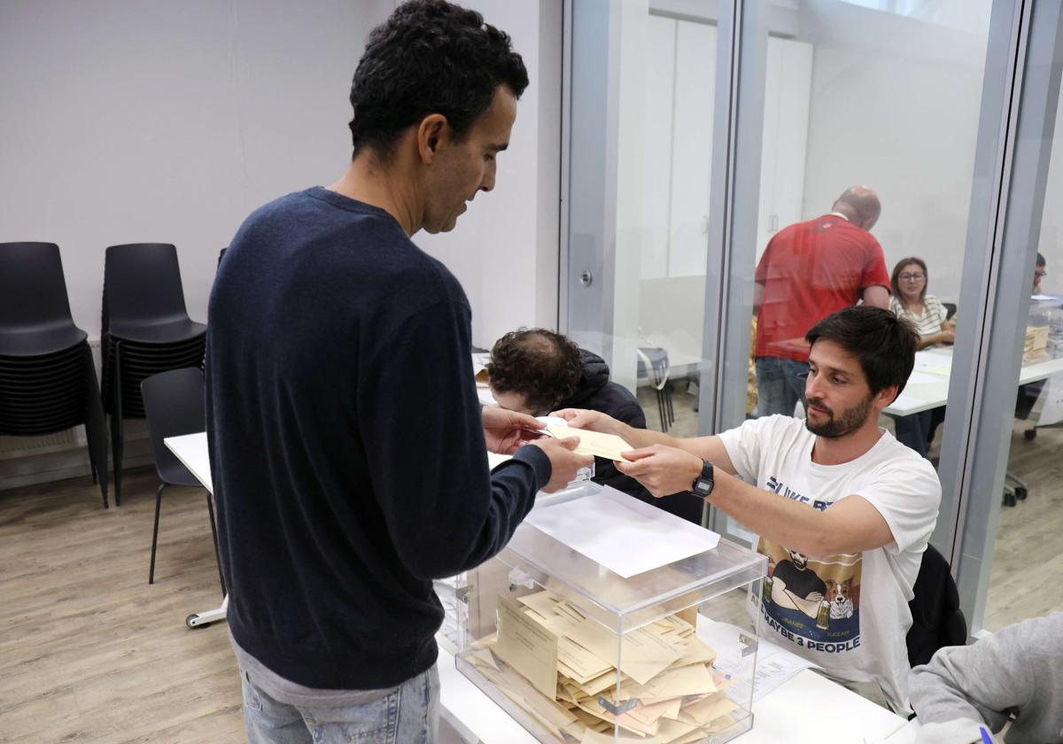 Un colegio donostiarra durante las últimas elecciones municipales.