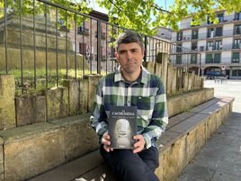 Igor Cano de la Torre con 'La Cachumena', novela ambientada en la localidad burgalesa de Oña durante la primera mitad del siglo XX.