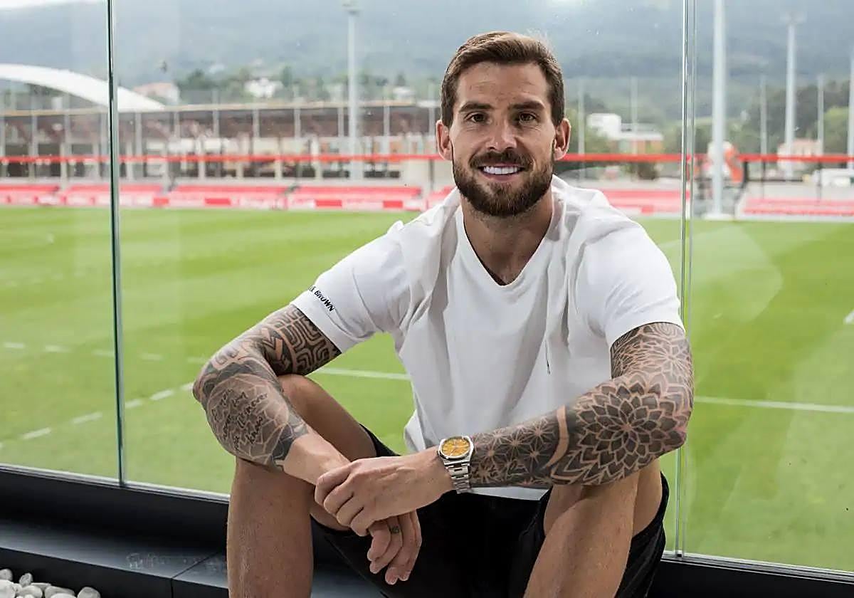 Iñigo Martínez escoltará a la gabarra con su propio barco