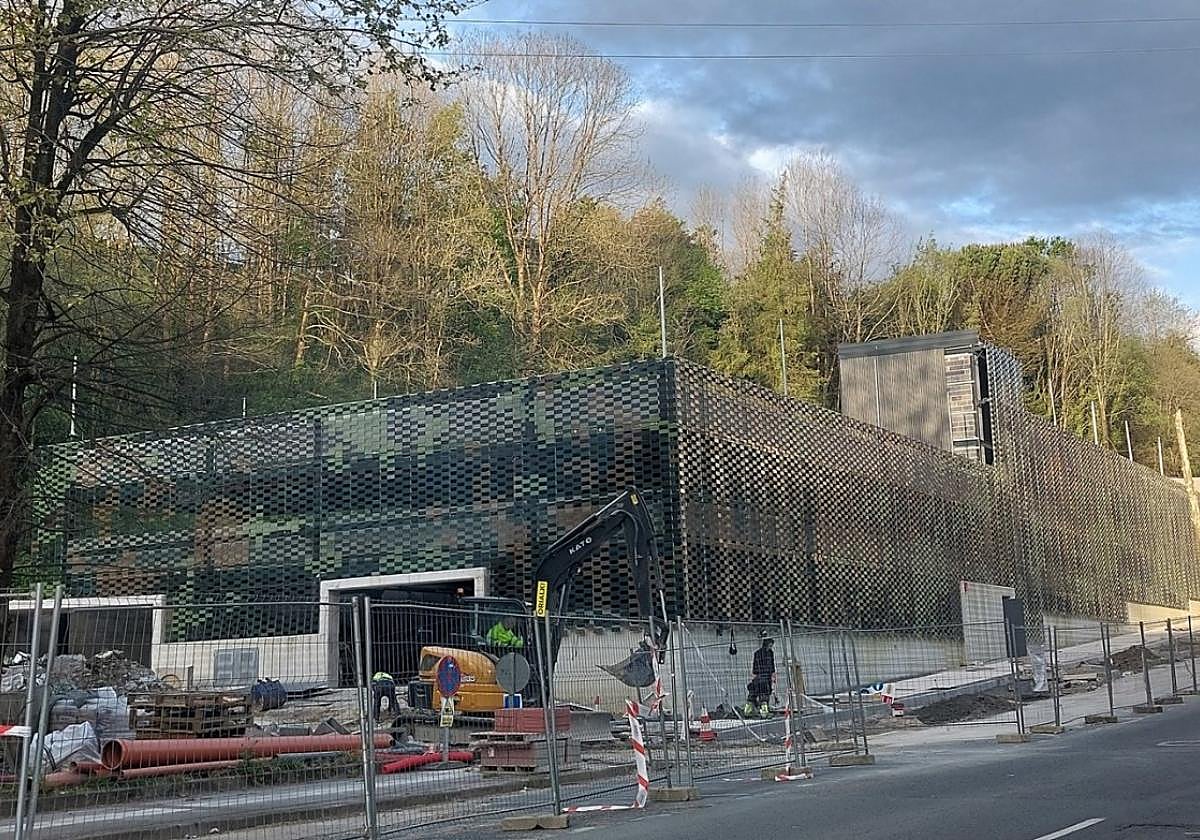 El nuevo aparcamiento de Pontika contará con 180 plazas abiertas de aparcamiento para coches y otras seis para motos.