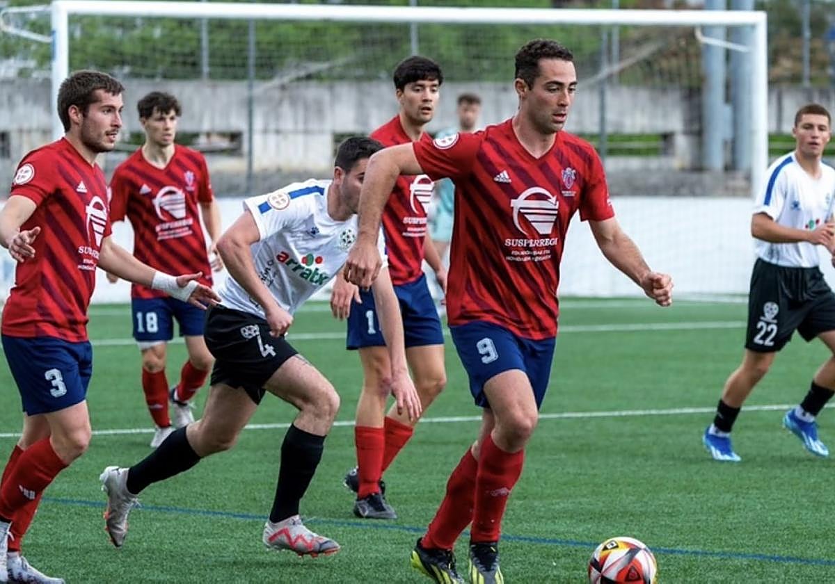 Bernal conduce el balón en el anterior partido ante el San Ignacio.