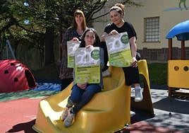 Zaragozano, coordinadora de Uztargi (izquierda); Cruz, concejala delegada de Educación (centro); y Sánchez, coordinadora de la Goialde (derecha).