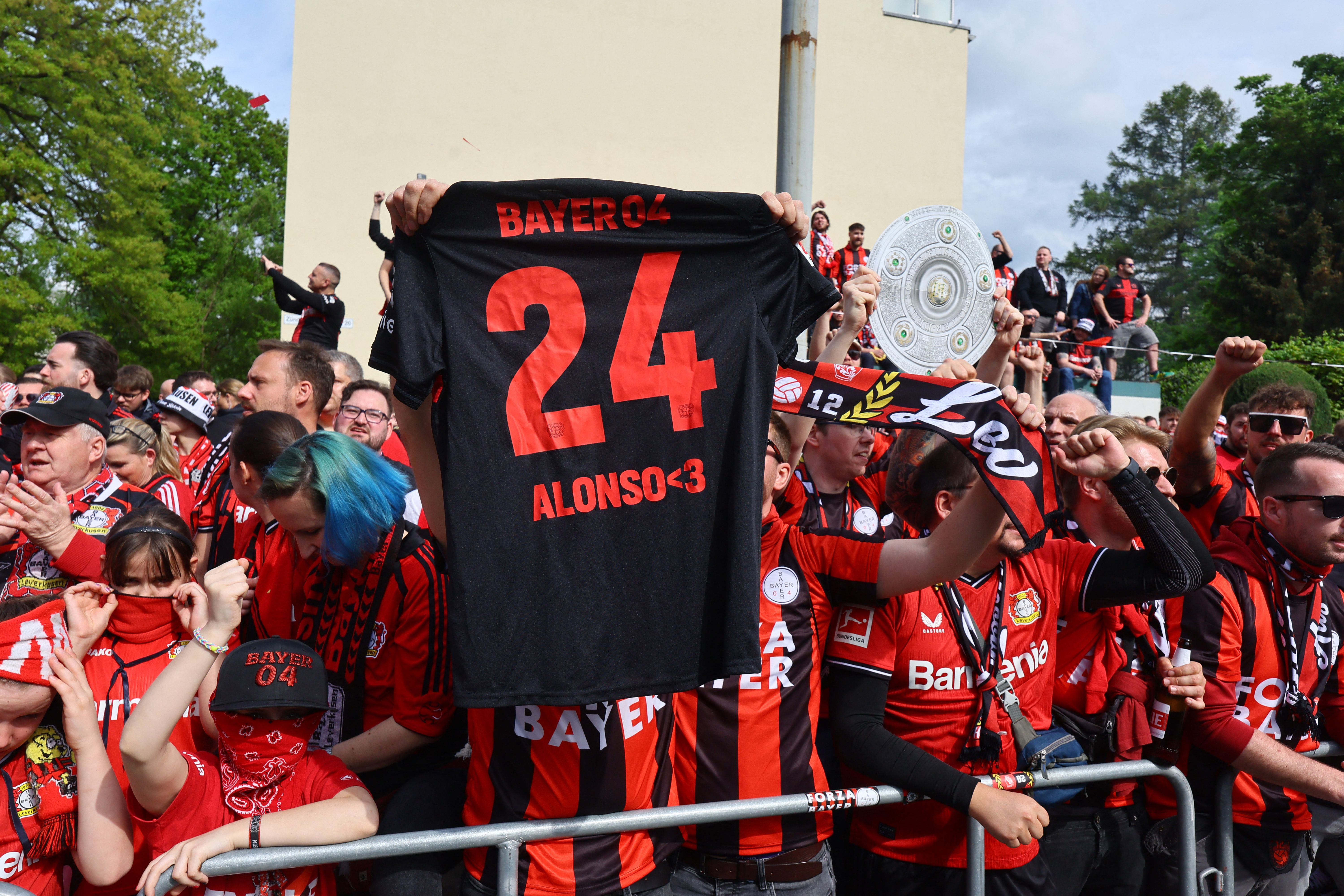 Las imágenes del histórico triunfo de Xabi Alonso con el Bayer Leverkusen