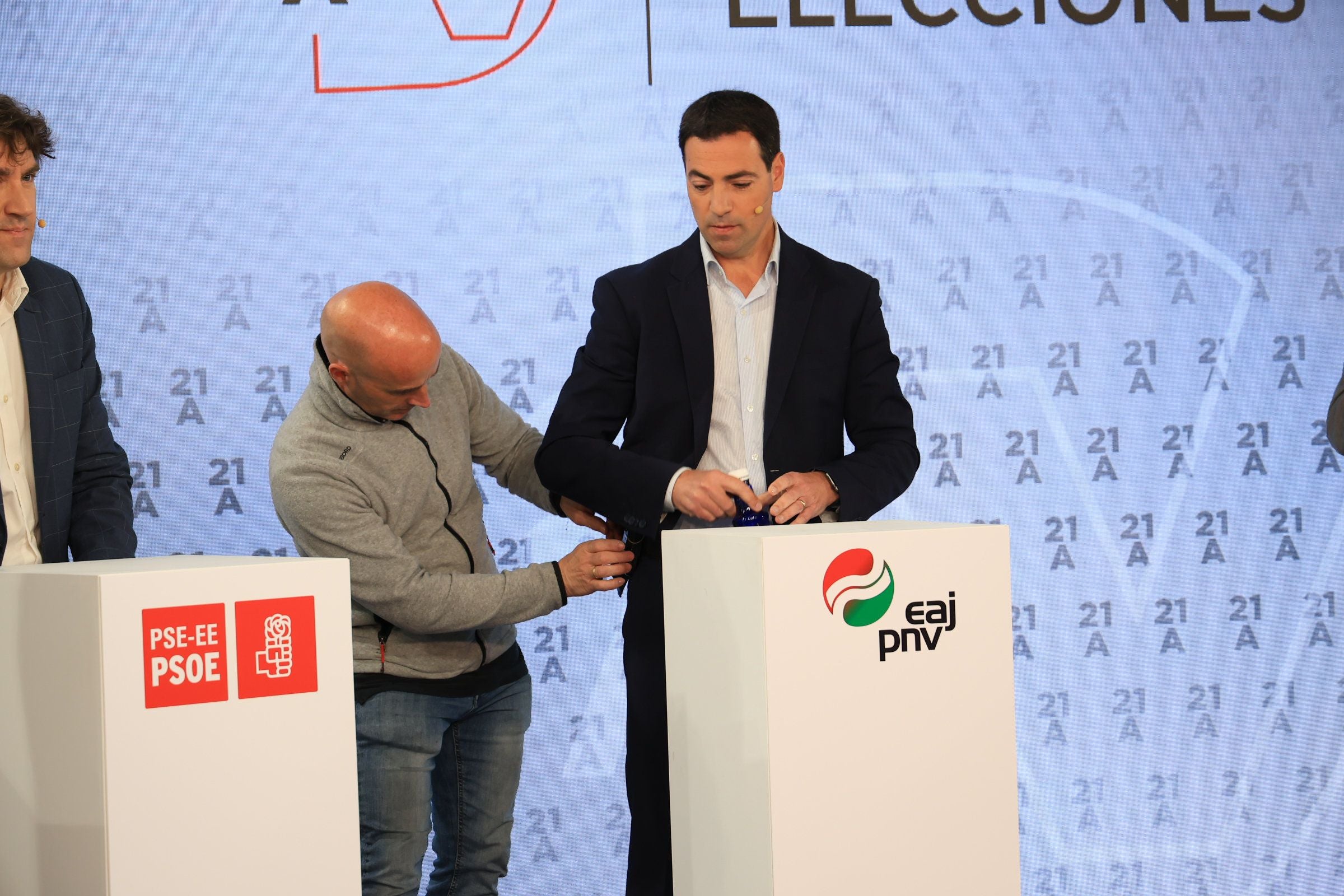 Las bambalinas del debate de DV