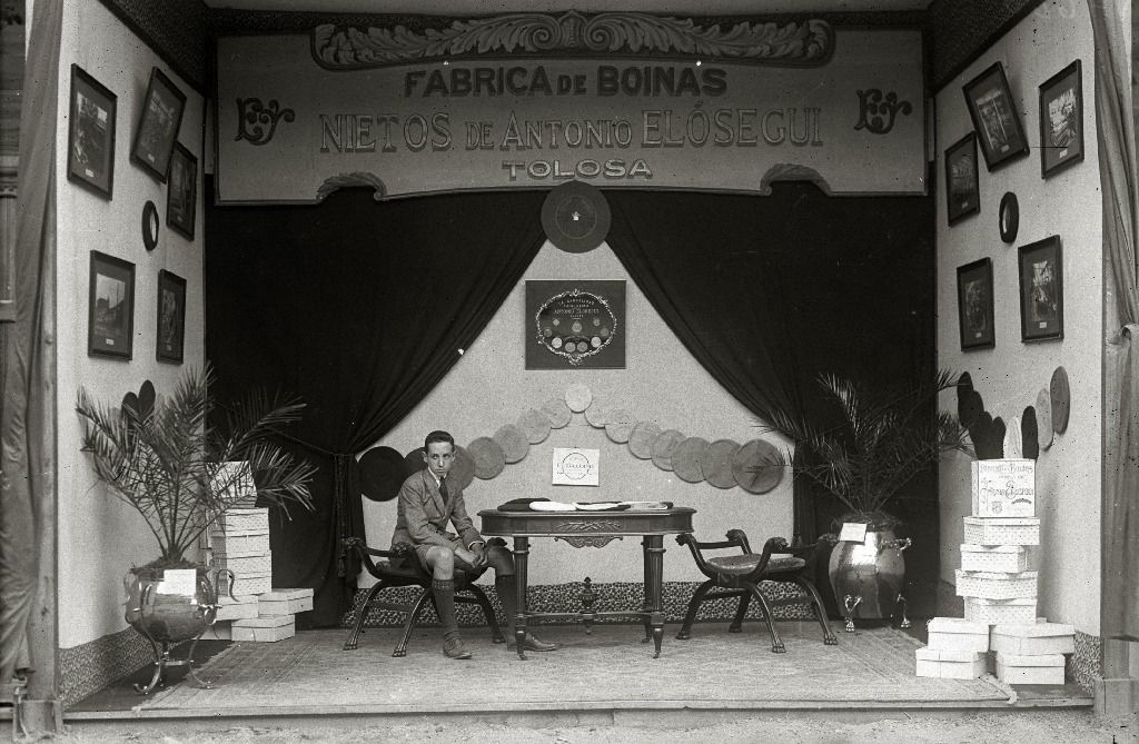 Simétrico stand de Boinas Elósegui en una feria celebrada en 1921 en Donostia