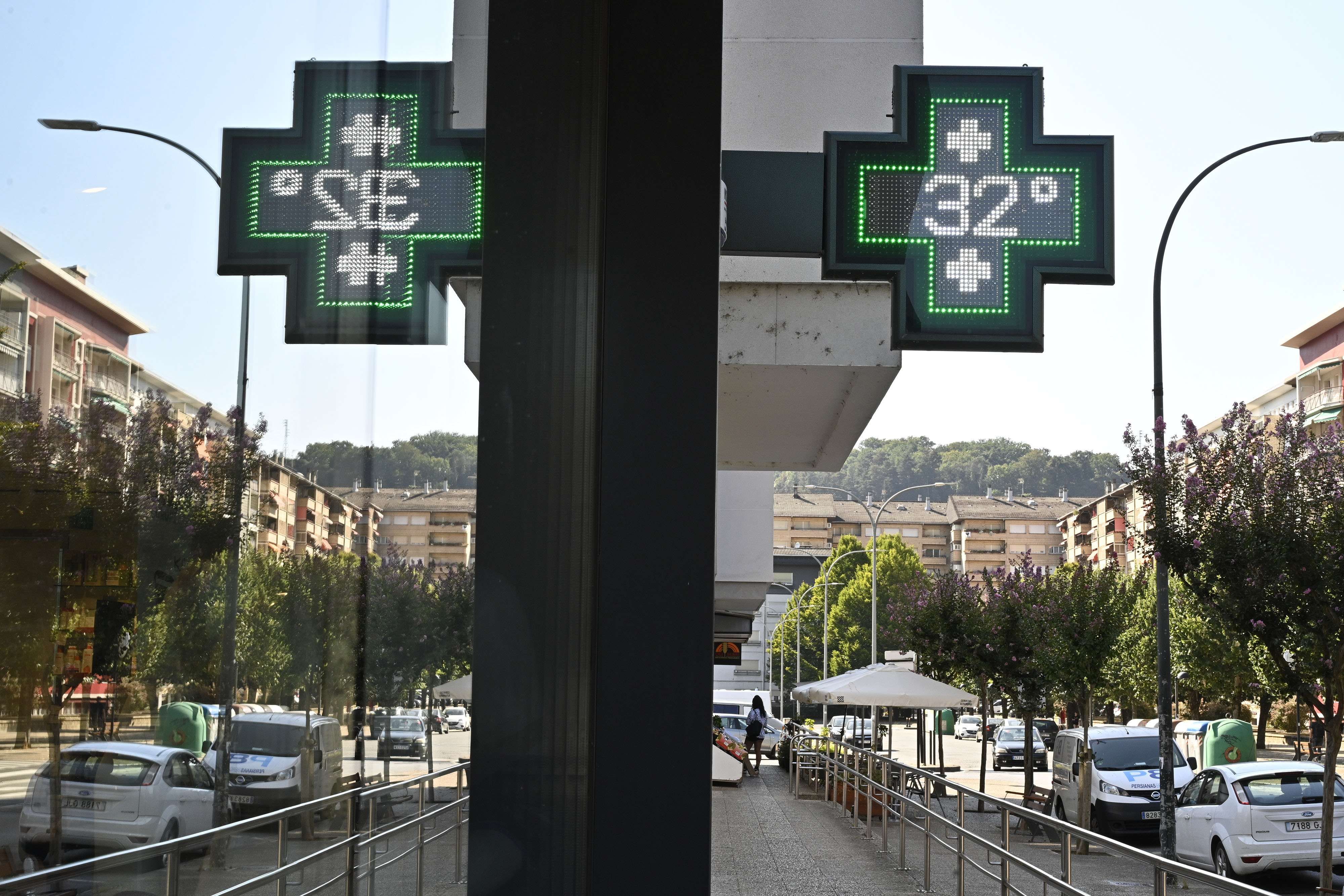 El termómetro de una farmacia de Bergara que marca más de treinta grados.