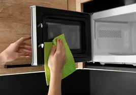 El truco para limpiar tu microondas de forma rápida y fácil