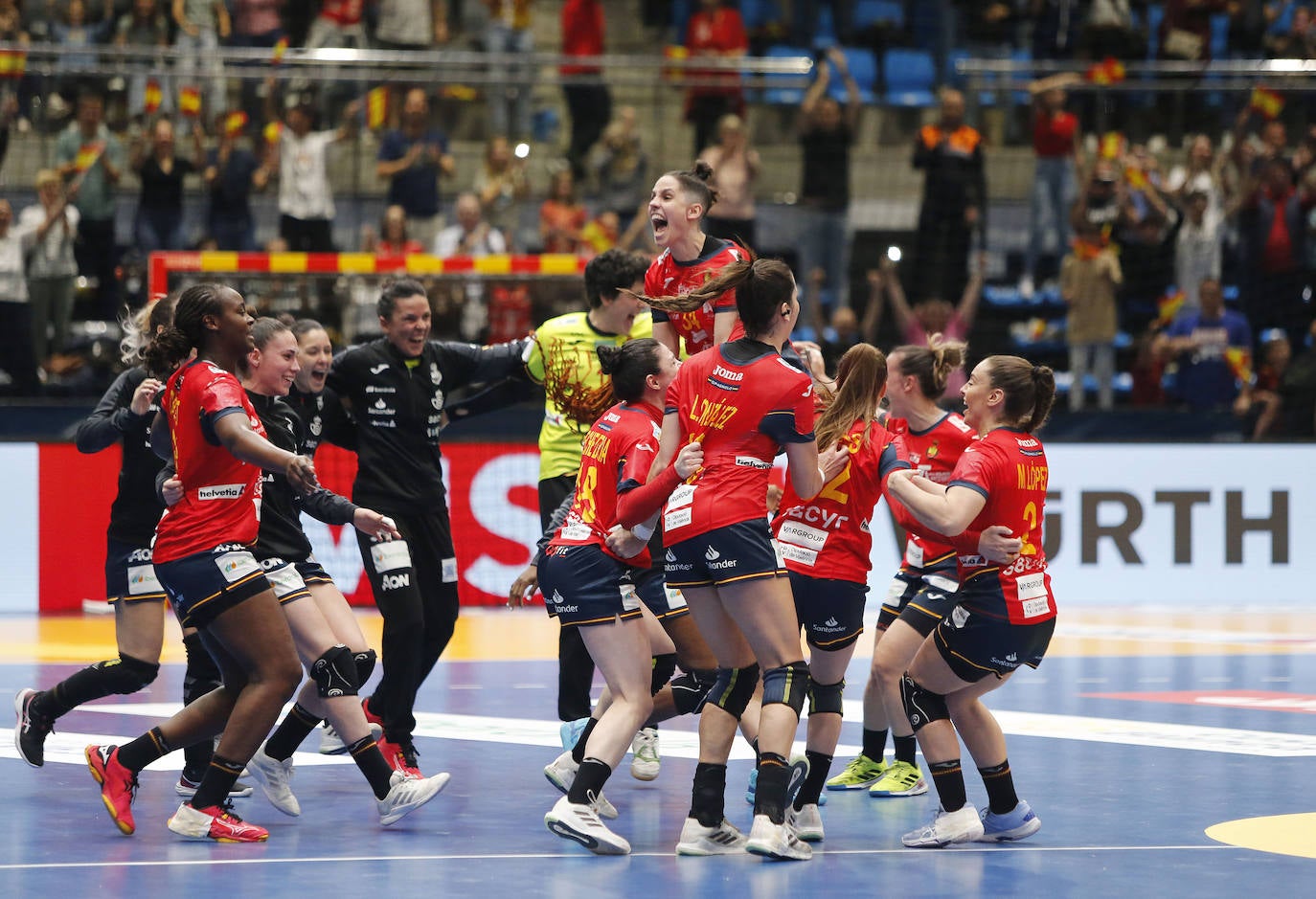 Las jugadoras de la selección femenino festejan el pase a los Juegos de París, el pasado sábado.