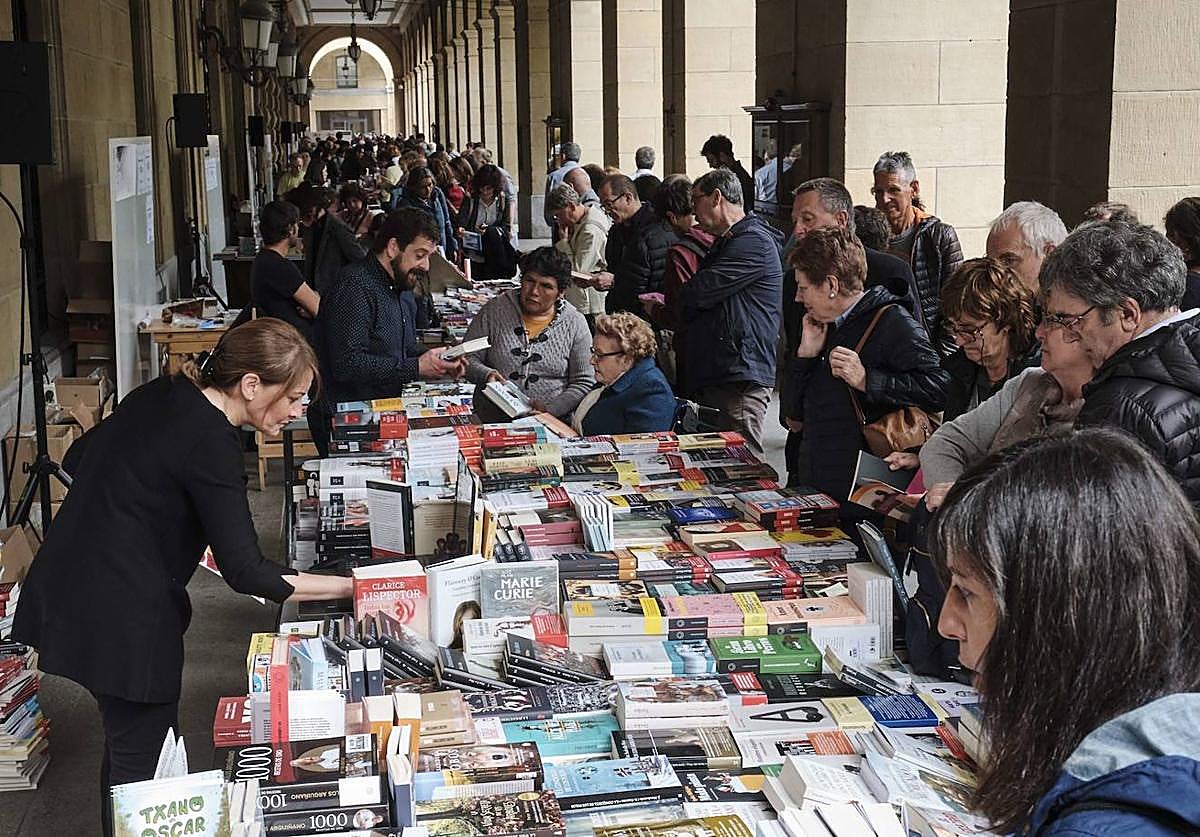 Doce puestos y descuentos del 10% para el Día del Libro