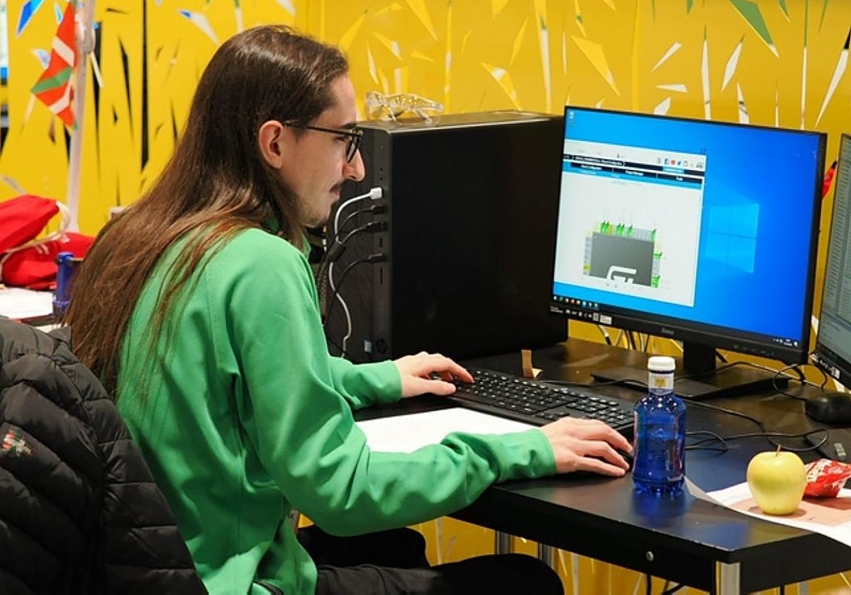 Adrián Herrero en un momento de la competición de las SpainSkills.