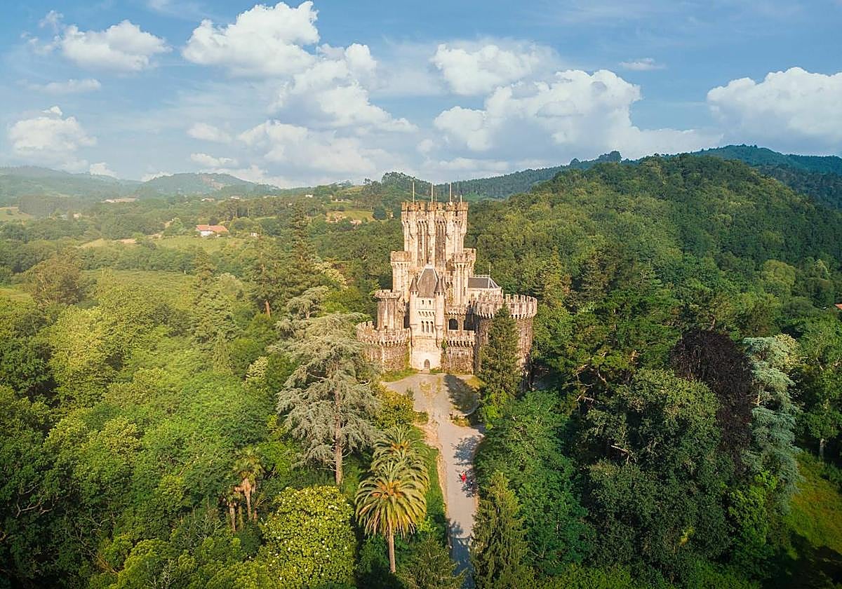 Vista aérea del Castillo de Butrón, ubicado en Bizkaia.