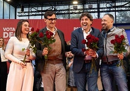 Aroa Jilete, Salvador Illa, Eneko Andueza y Denis Itxaso, en el mitin de este jueves en Eibar.