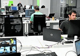 Los ingenieros son uno de los perfiles más demandados por las empresas de Gipuzkoa.