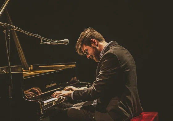 Andrés Barrios toca el piano durante la celebración de uno de sus espectáculos.