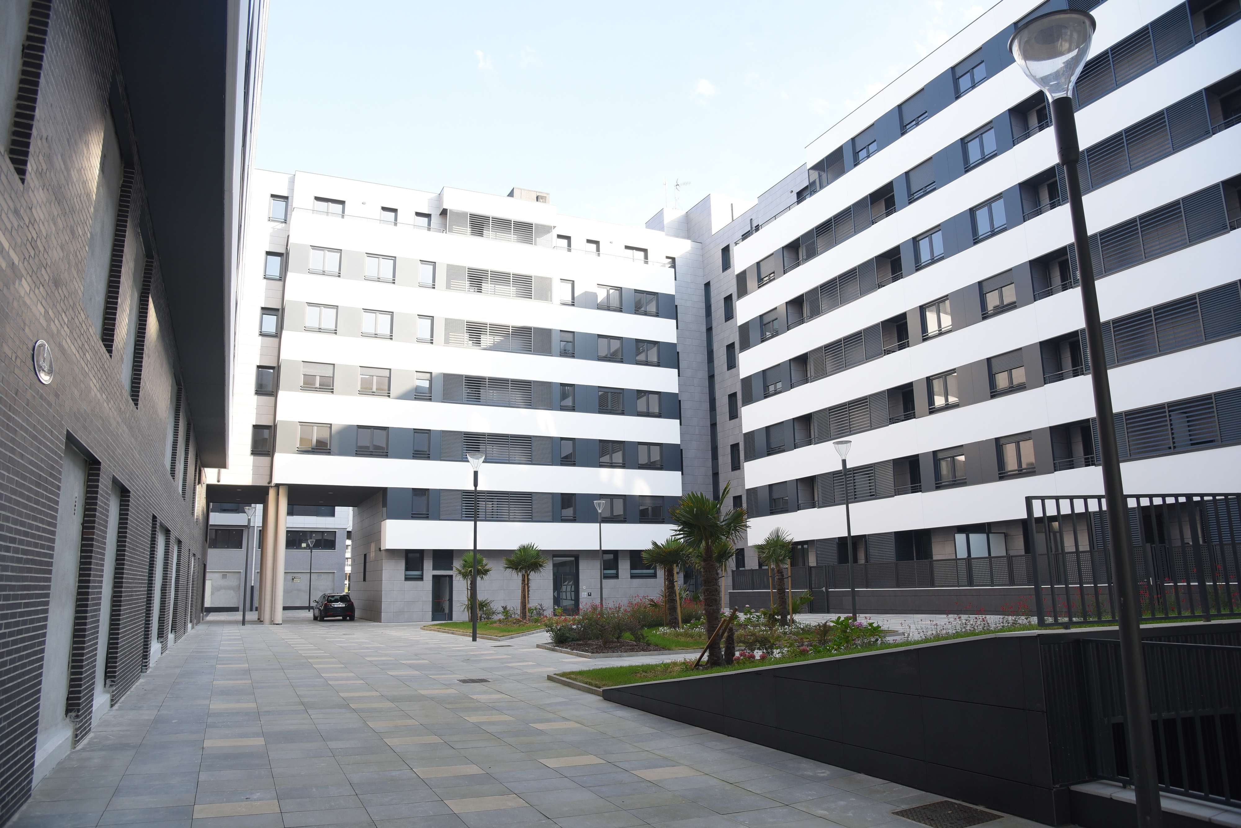 Bloque de viviendas de VPO en el barrio de Txomin de Donostia