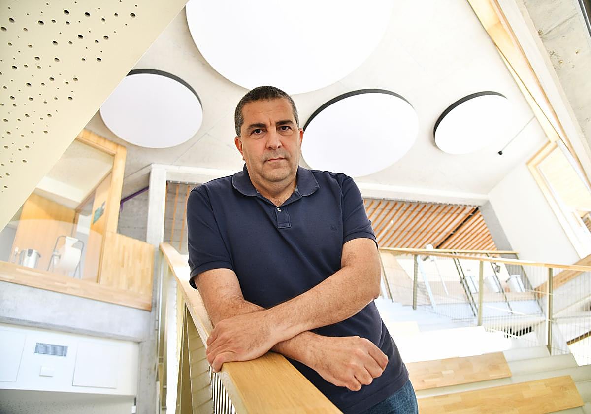 Juan Francisco Álvarez es doctor en Tecnología Educativa y es profesor desde hace tres décadas.