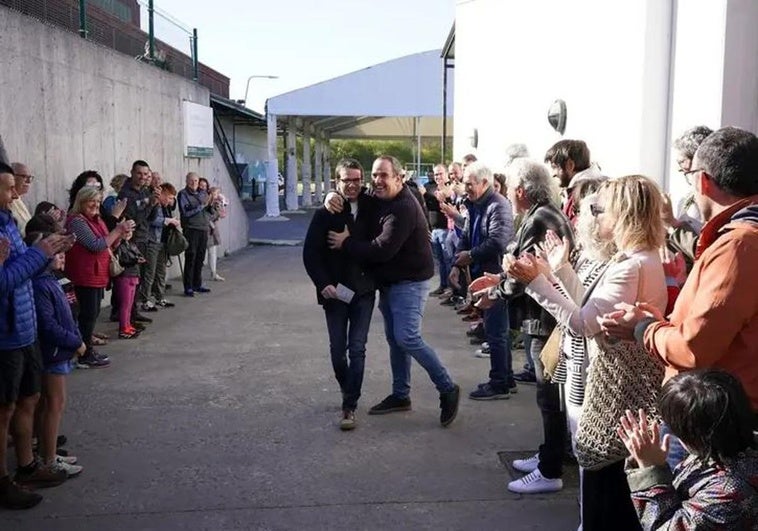 El paseíllo a Otxandiano cuando fue a votar