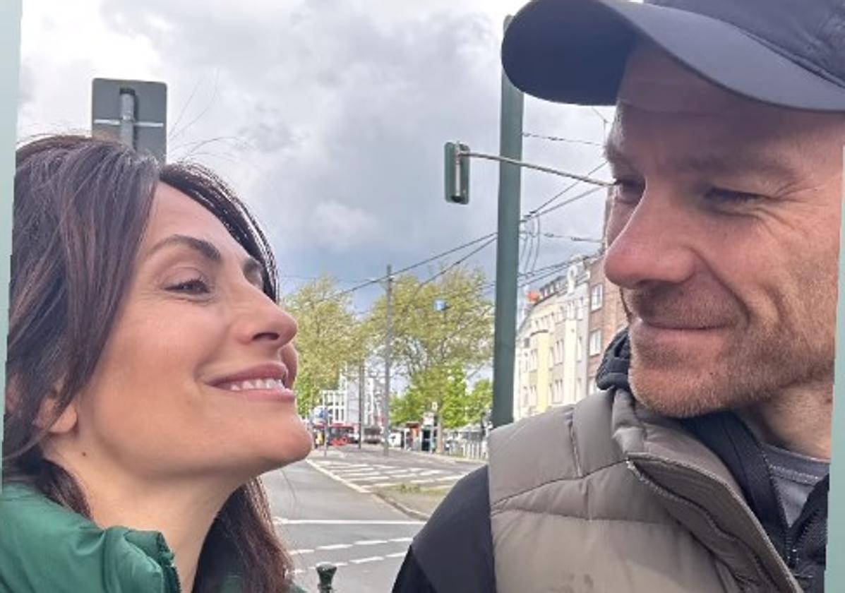 Nagore Aranburu y Xabi Alonso, muy unidos.