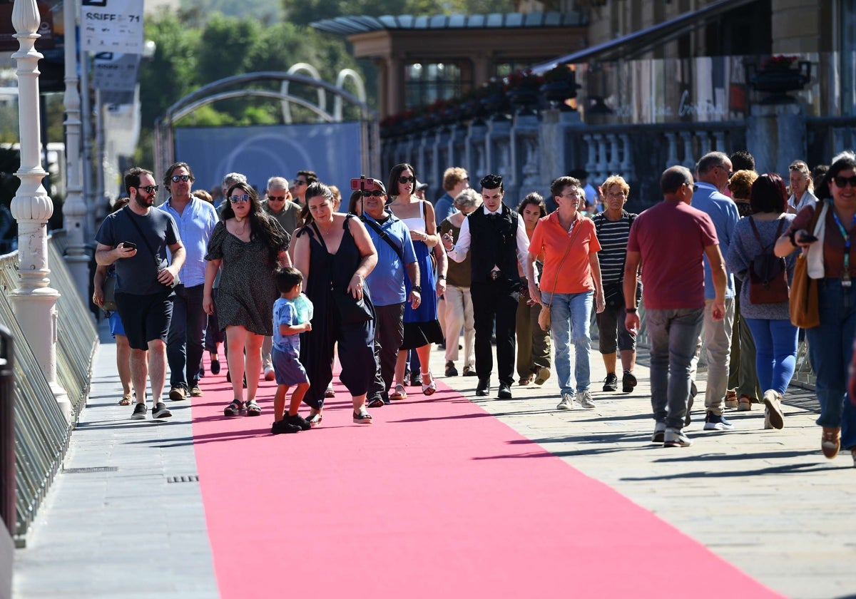 Las alfombras del exterior del Kursaal y del Victoria Eugenia están confeccionadas con materiales reciclados.
