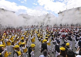 Imagen correspondiente a una descarga en un reciente Alarde de San Juan.