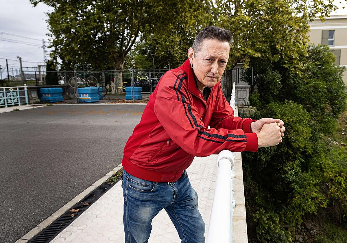 Fermin Muguruza en el puente Avenida de Irun.