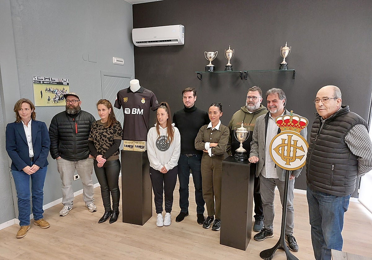 Colaboradores y patrocinadores han acompañado al presidente, Igor Emery, que ha presentado el programa para el 4 de mayo y la camiseta con la que ese día jugará el equipo.
