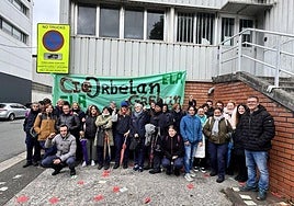 Trabajadores de Orbelan Plásticos, tras el acuerdo.