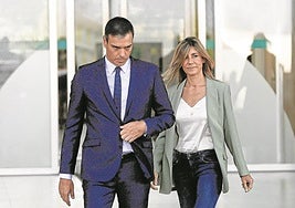 Pedro Sánchez junto a Begoña Gómez en Madrid.