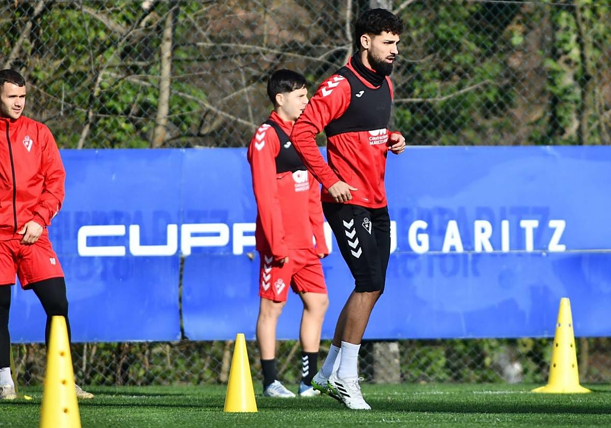 Peru Nolaskoain durante un entrenamiento del equipo en Atxabalpe.
