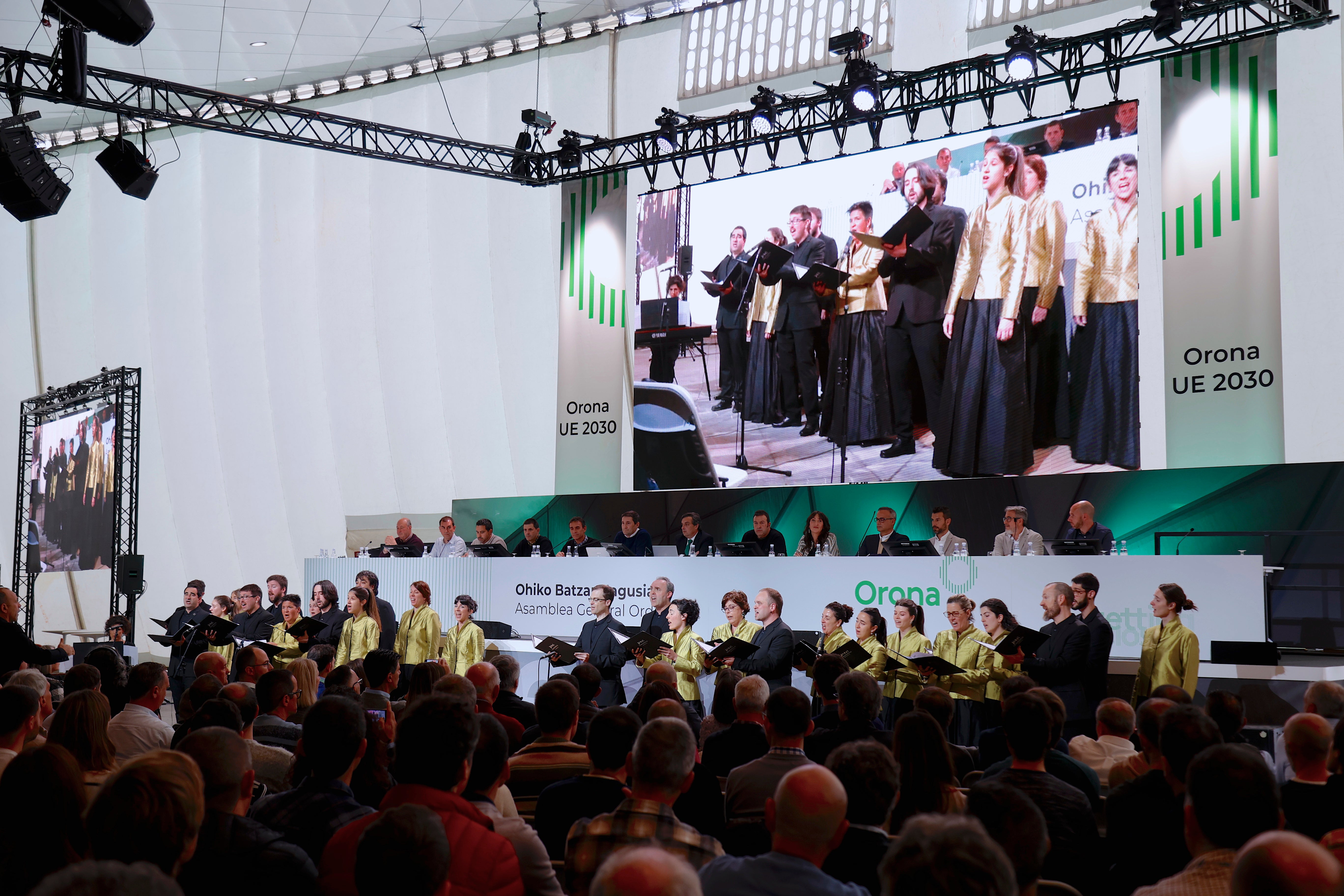 La asamblea general de Orona celebró los 60 años de la empresa con una actuación musical.