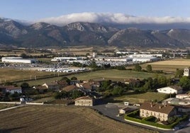 Vista panorámica del pueblo de Eguílaz, en el municipio de San Millán.