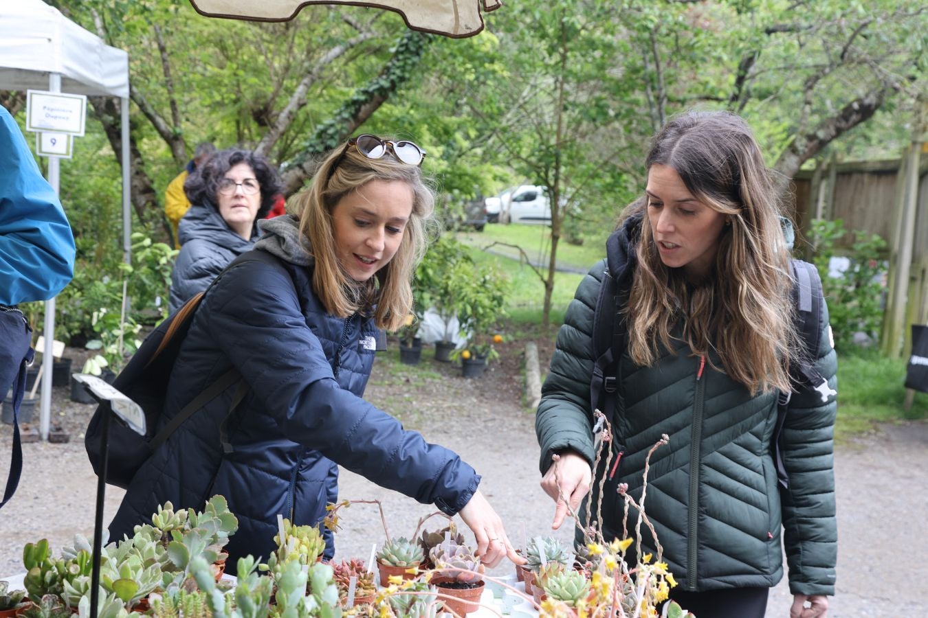 Miles de personas visitan la Feria de Plantas de Iturraran