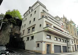 Vista del edificio de Miraconcha 28 con sus dos fachadas.