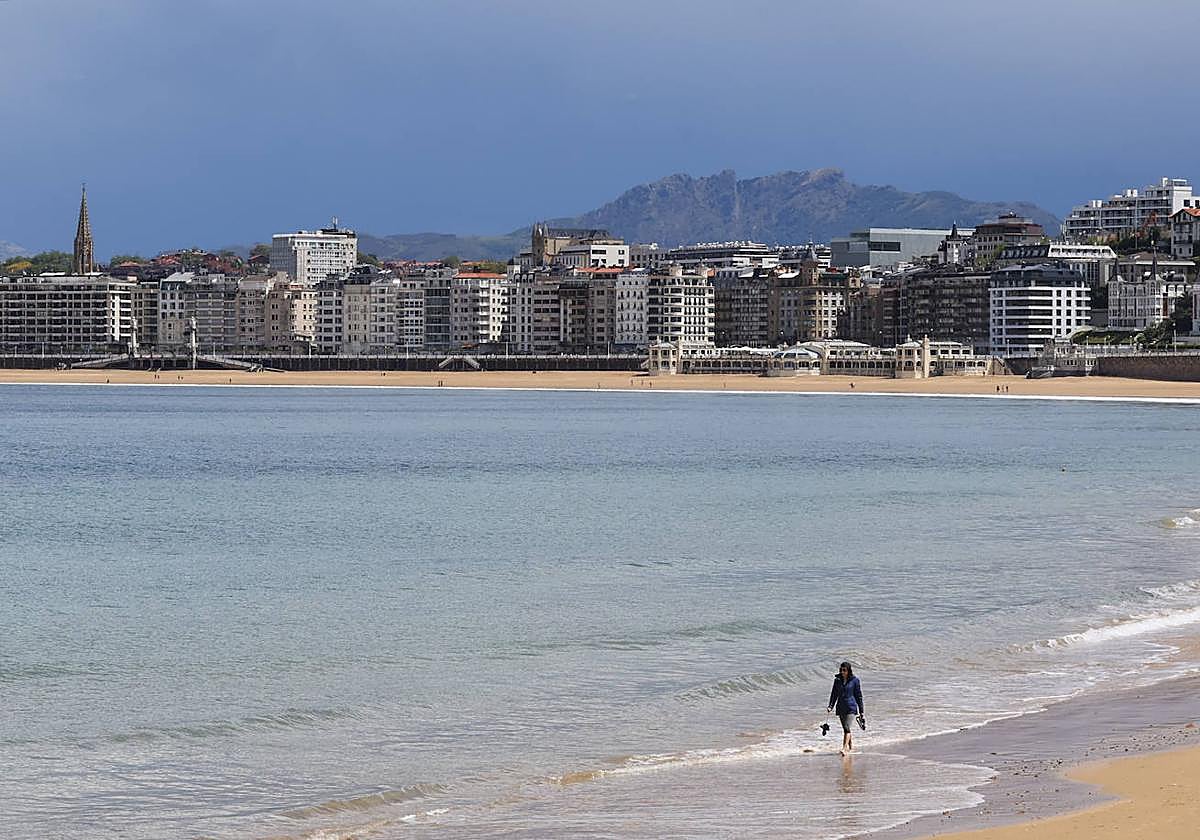 Cielos despejados y galerna se han alternado en la jornada de este sábado.